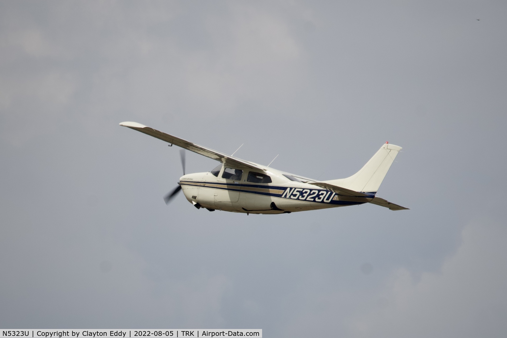 N5323U, 1984 Cessna T210N Turbo Centurion C/N 21064865, Truckee airport in California 2022.