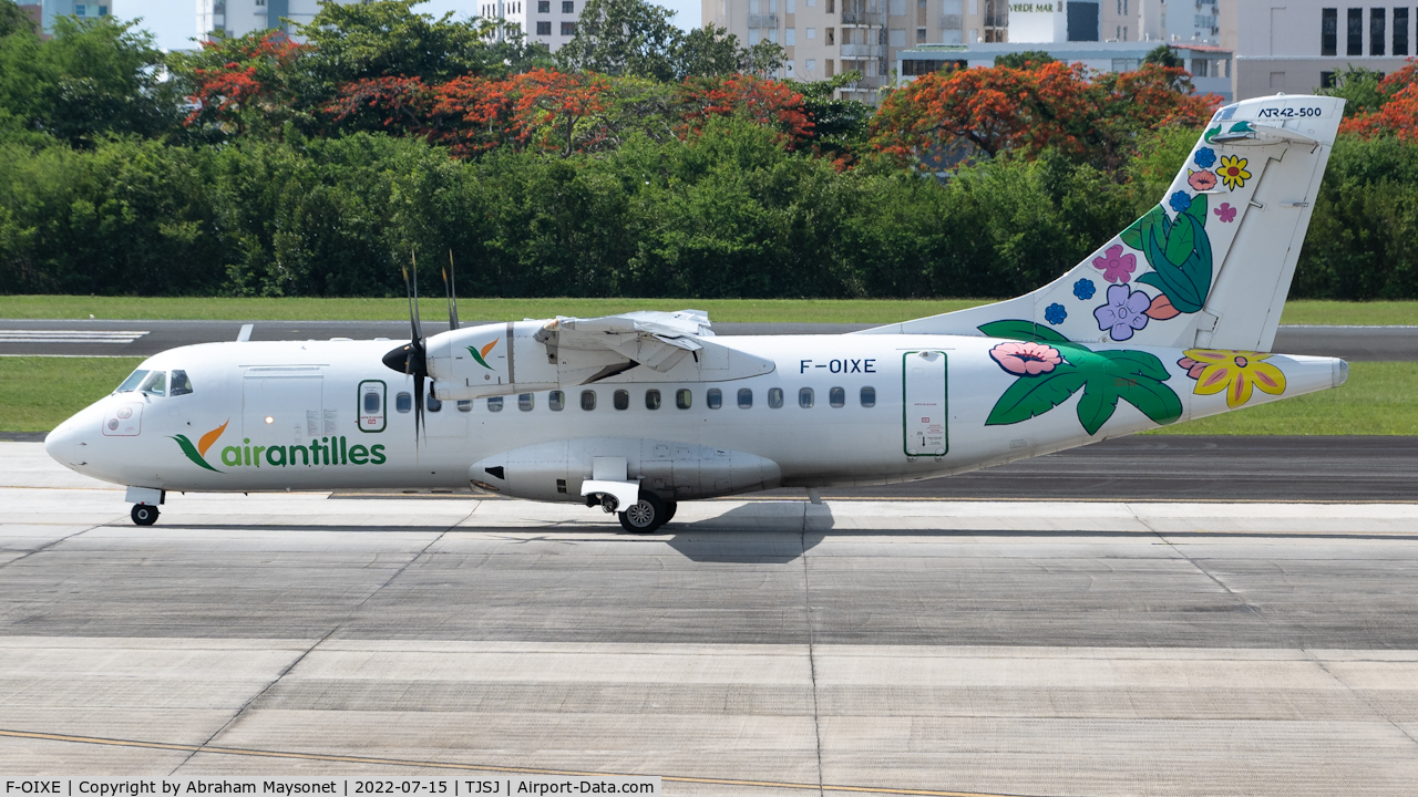 F-OIXE, 2009 ATR 42-500 C/N 807, Taxing to depart to Saint Martin