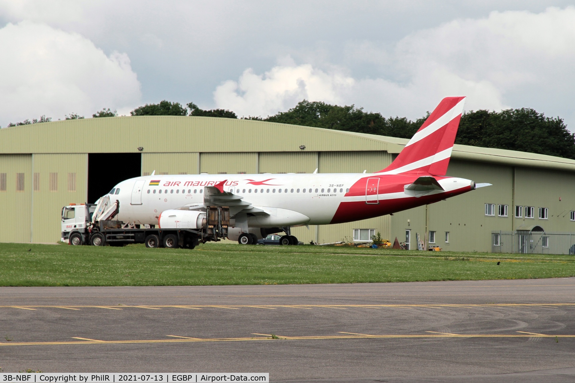 3B-NBF, 2001 Airbus A319-112 C/N 1592, 3B-NBF 2001 Airbus A319-100 Air Mauritius Kemble