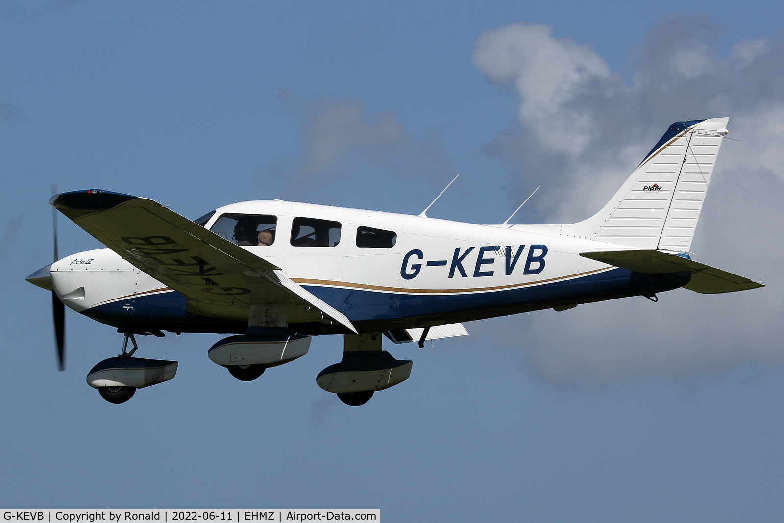 G-KEVB, 1997 Piper PA-28-181 Cherokee Archer III C/N 2843098, at ehmz