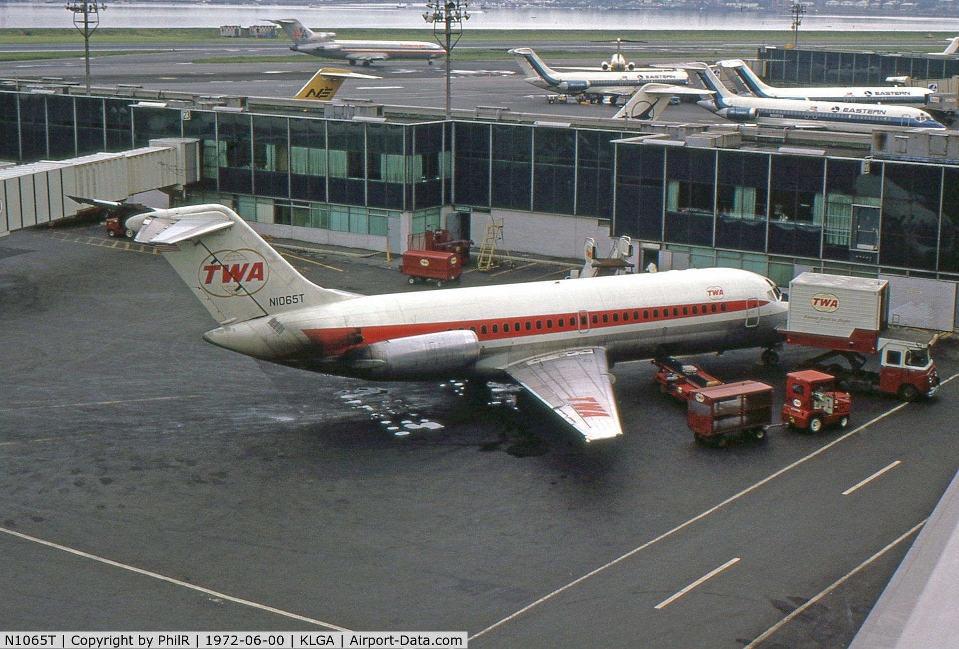 N1065T, Douglas DC-9-15 C/N 45779, TWA DC9-15 N1065T LGA