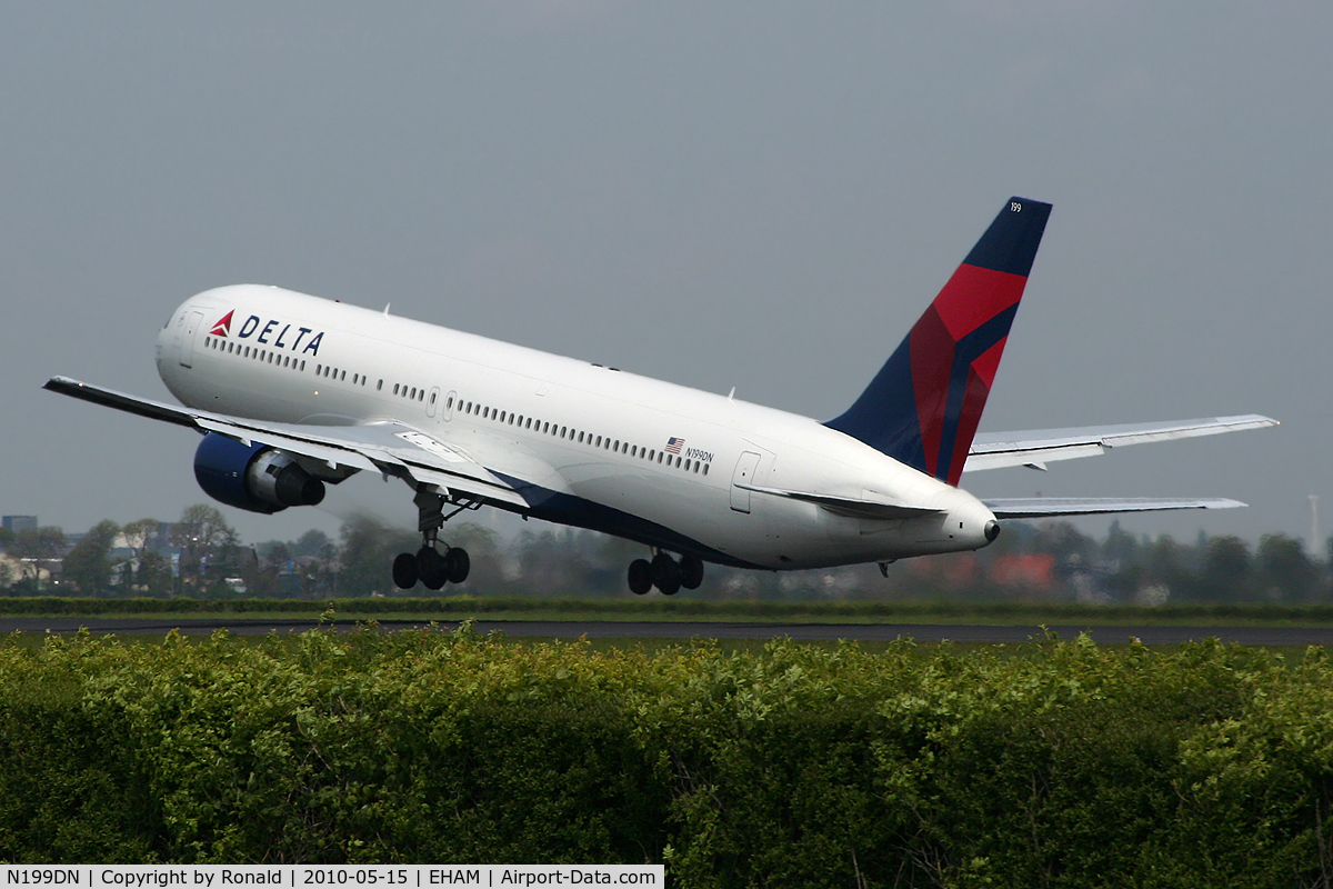 N199DN, 1998 Boeing 767-332/ER C/N 28456, at spl