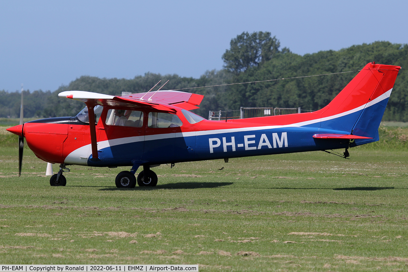 PH-EAM, 1977 Reims F172N Skyhawk C/N 1602, at ehmz