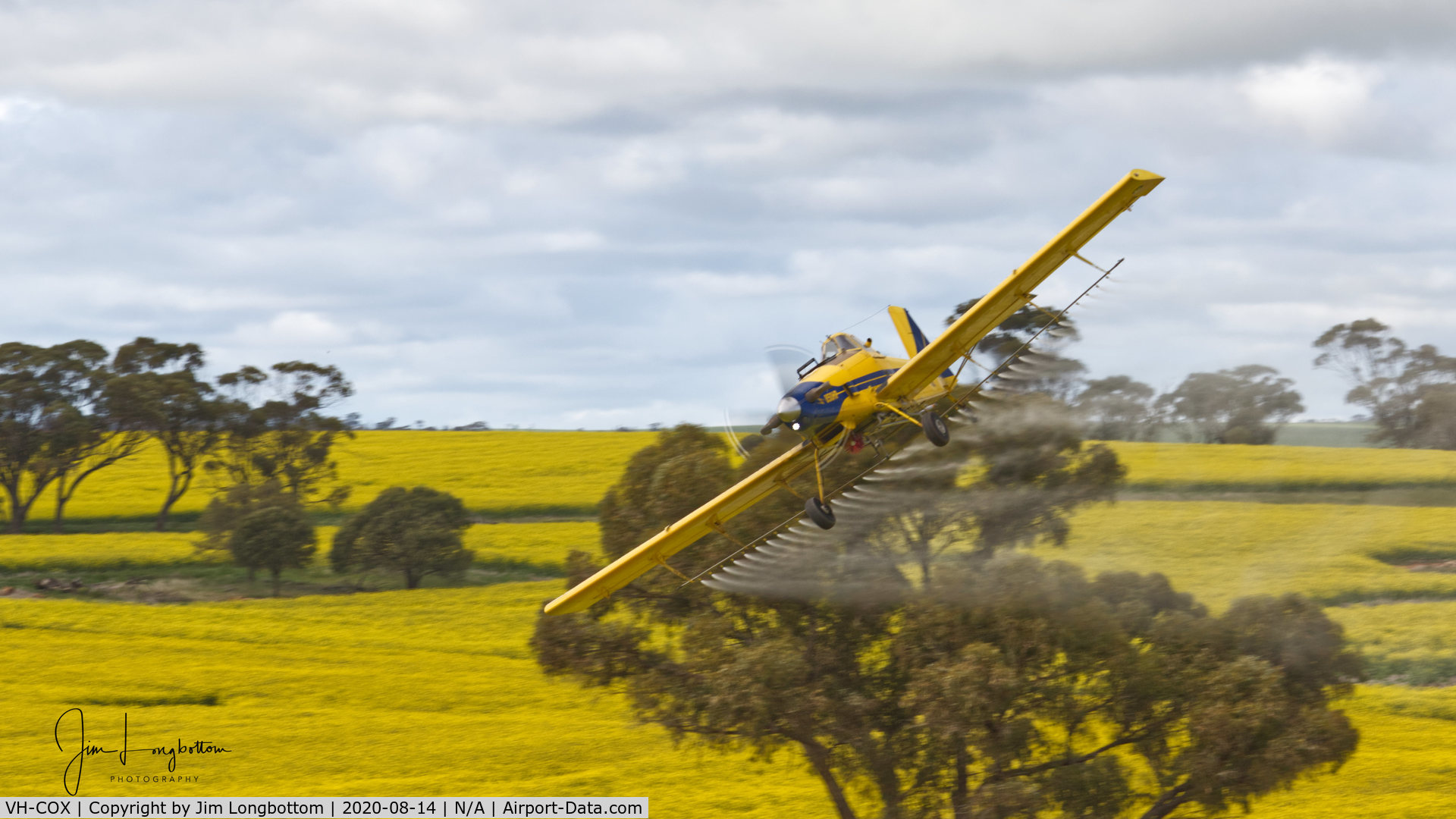 VH-COX, 1992 Air Tractor AT-502A C/N 502A-0192, Crop dusting out of Goomalling WA