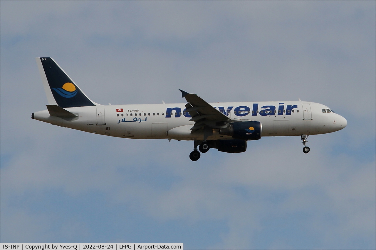 TS-INP, 2001 Airbus A320-214 C/N 1597, Airbus A320-214, On final rwy 09L, Roissy Charles De Gaulle airport (LFPG-CDG)