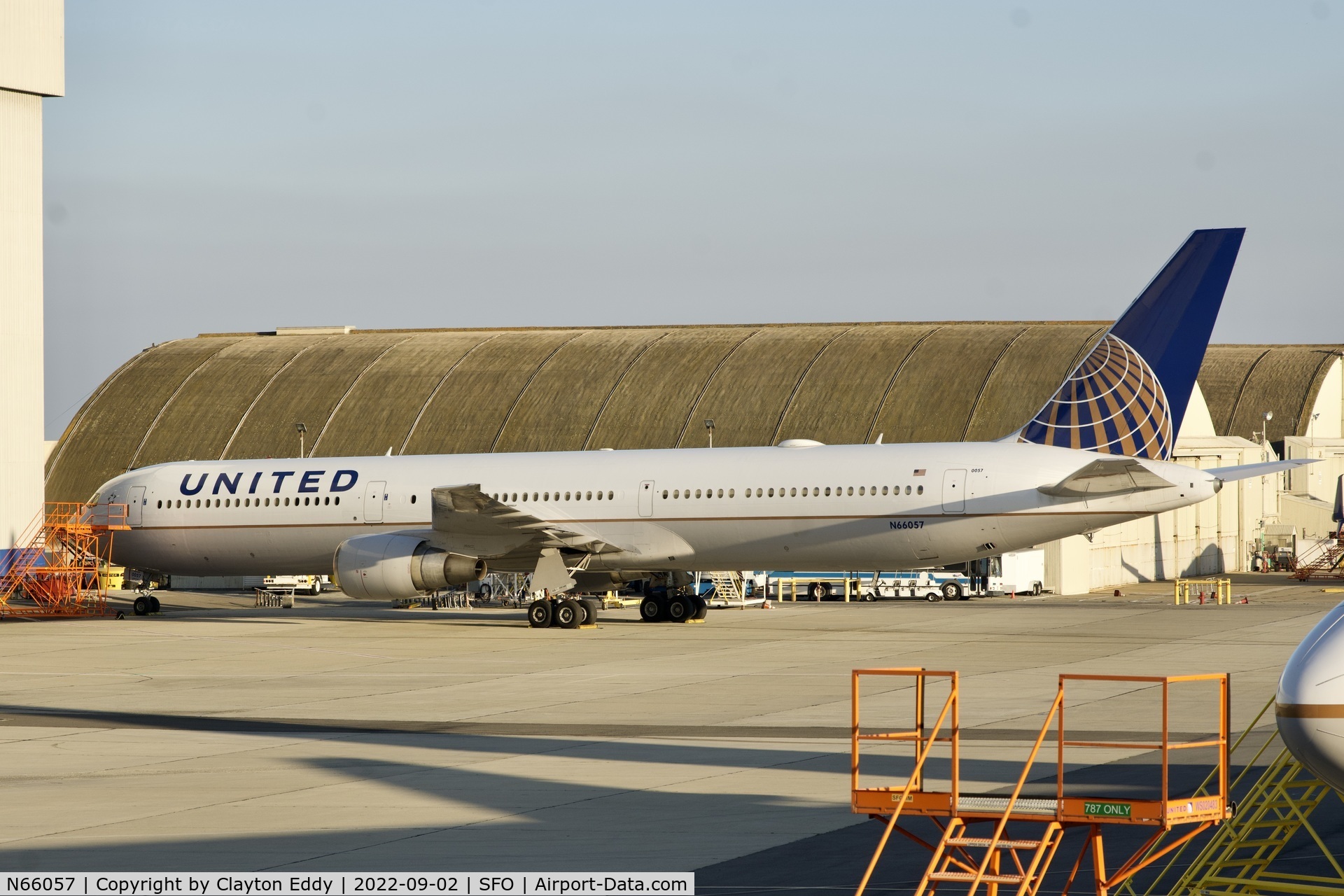 N66057, 2002 Boeing 767-424/ER C/N 29452, SFO 2022.