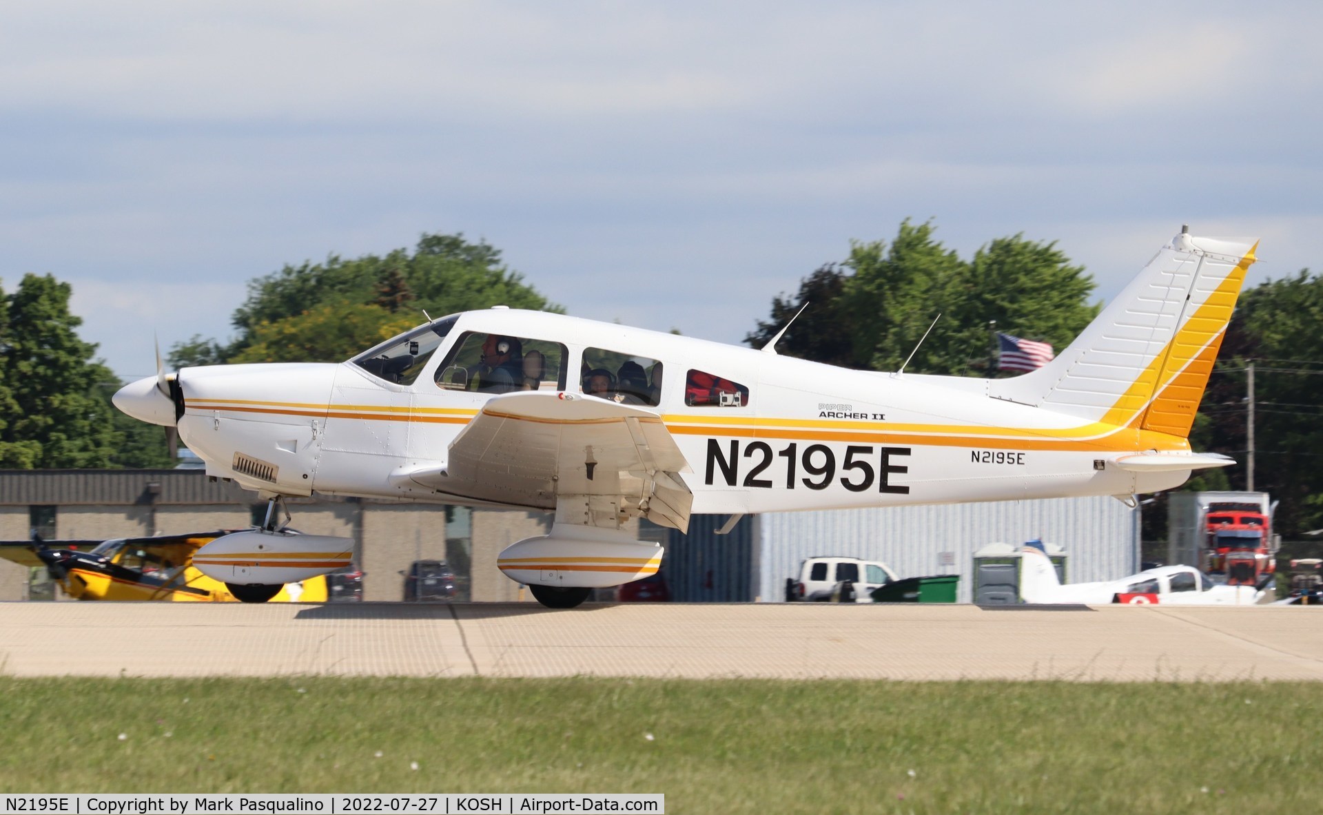 N2195E, 1978 Piper PA-28-181 C/N 28-7990182, Piper PA-28-181