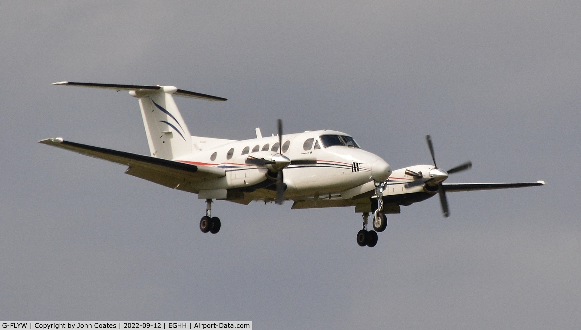 G-FLYW, 1977 Beech 200 Super King Air C/N BB-209, On approach to 08