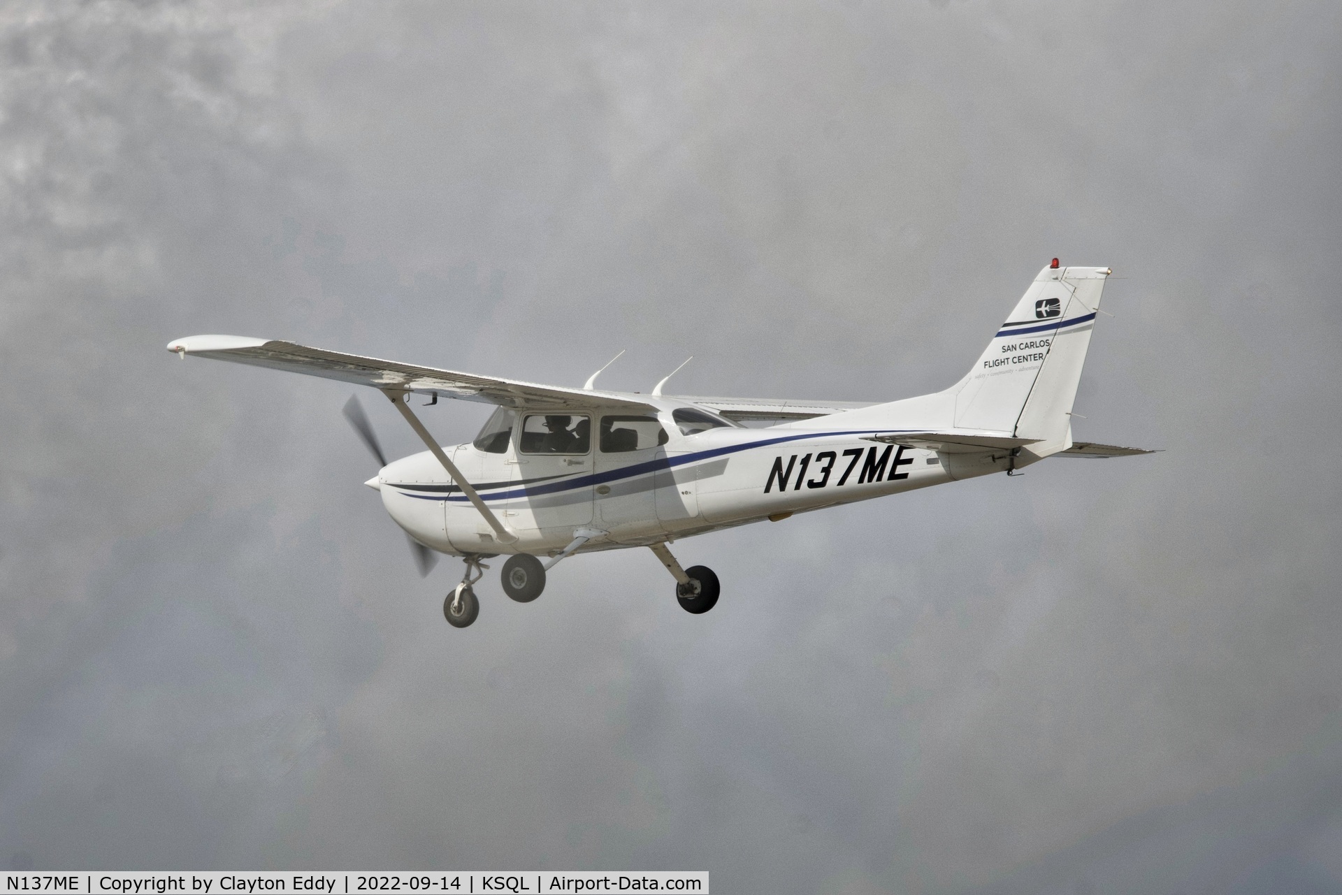 N137ME, 2000 Cessna 172S C/N 172S8420, San Carlos Airport in California 2022.