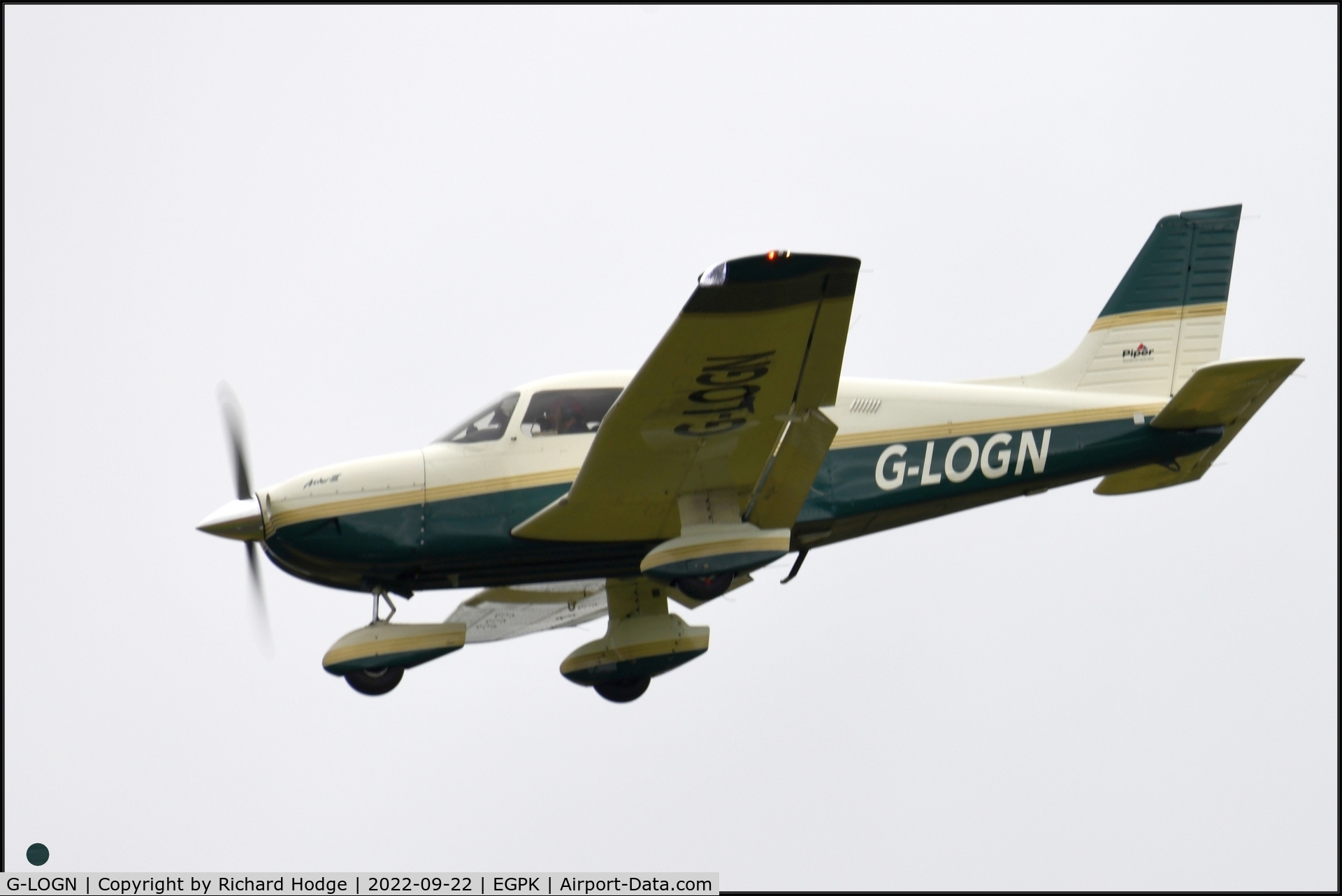 G-LOGN, 1999 Piper PA-28-181 Cherokee Archer III C/N 2843279, On short finals for Rw30 in the rain!