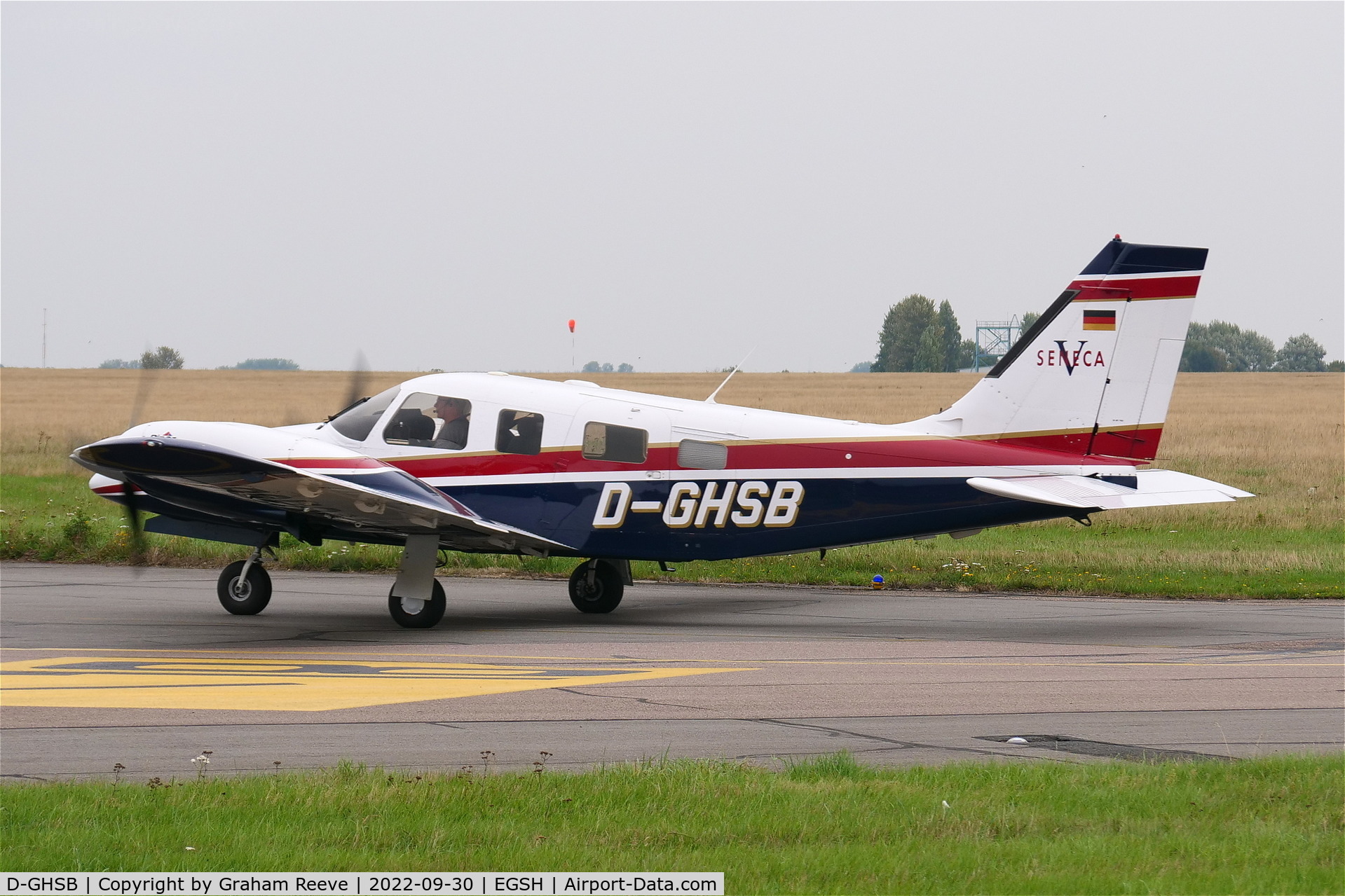 D-GHSB, Piper PA-34-220T Seneca V C/N 3449182, Just landed at Norwich.