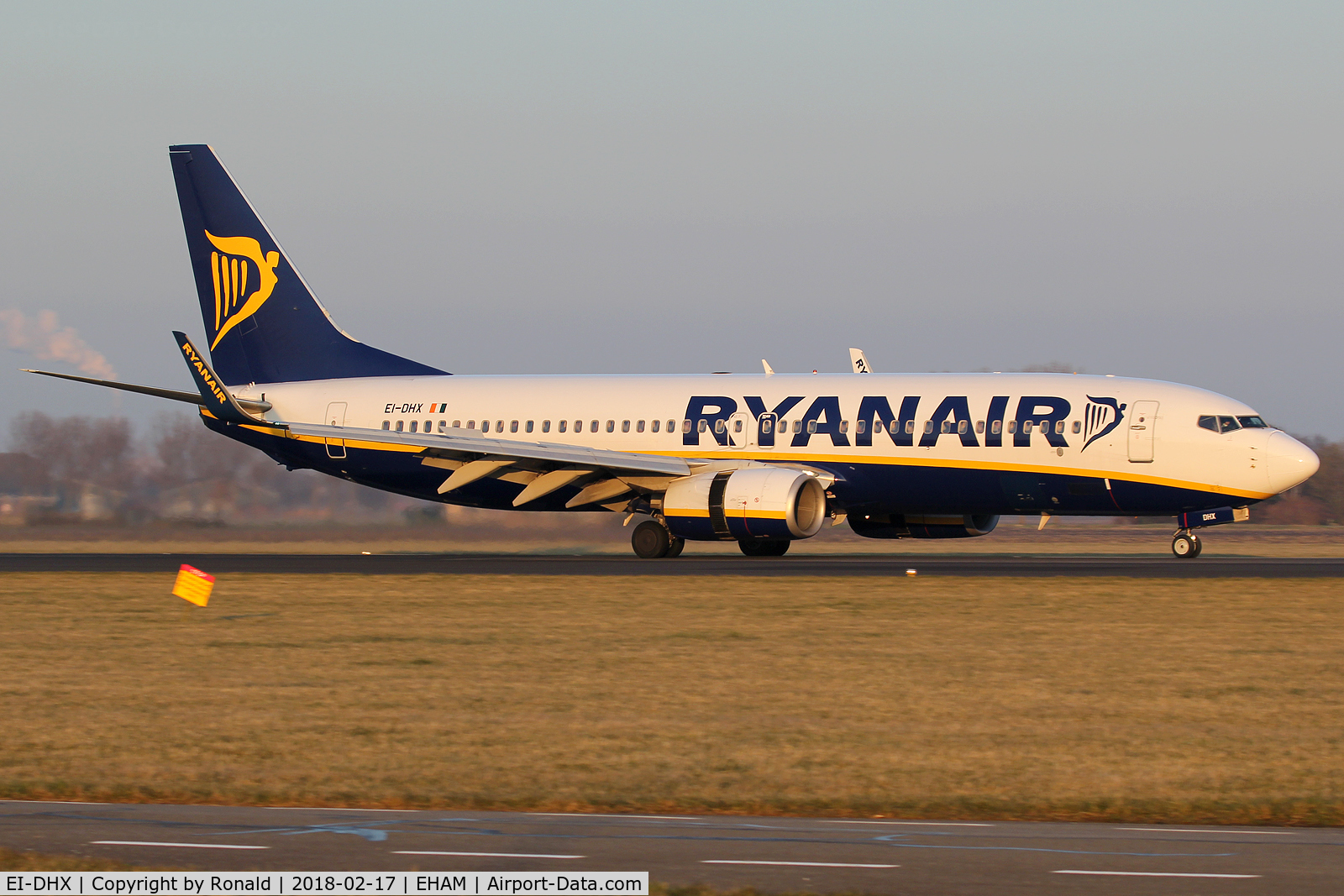 EI-DHX, 2005 Boeing 737-8AS C/N 33585, at spl