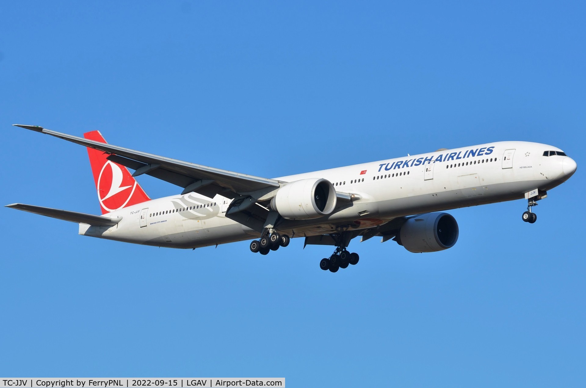 TC-JJV, 2015 Boeing 777-3F2/ER C/N 44119, Turkish B773 landing in ATH