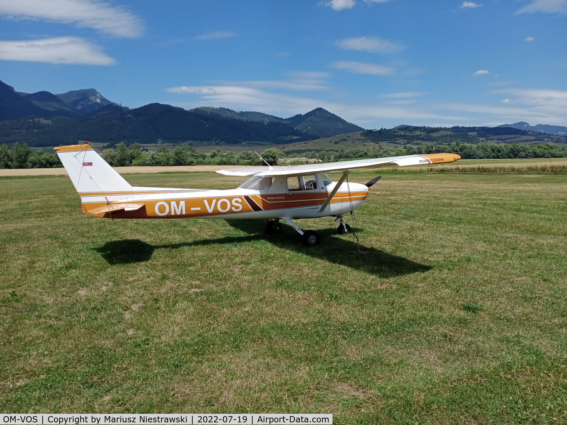 OM-VOS, Reims F150L C/N 1092, Reims/Cessna F150, lotnisko aeroklubowe Ruzomerk