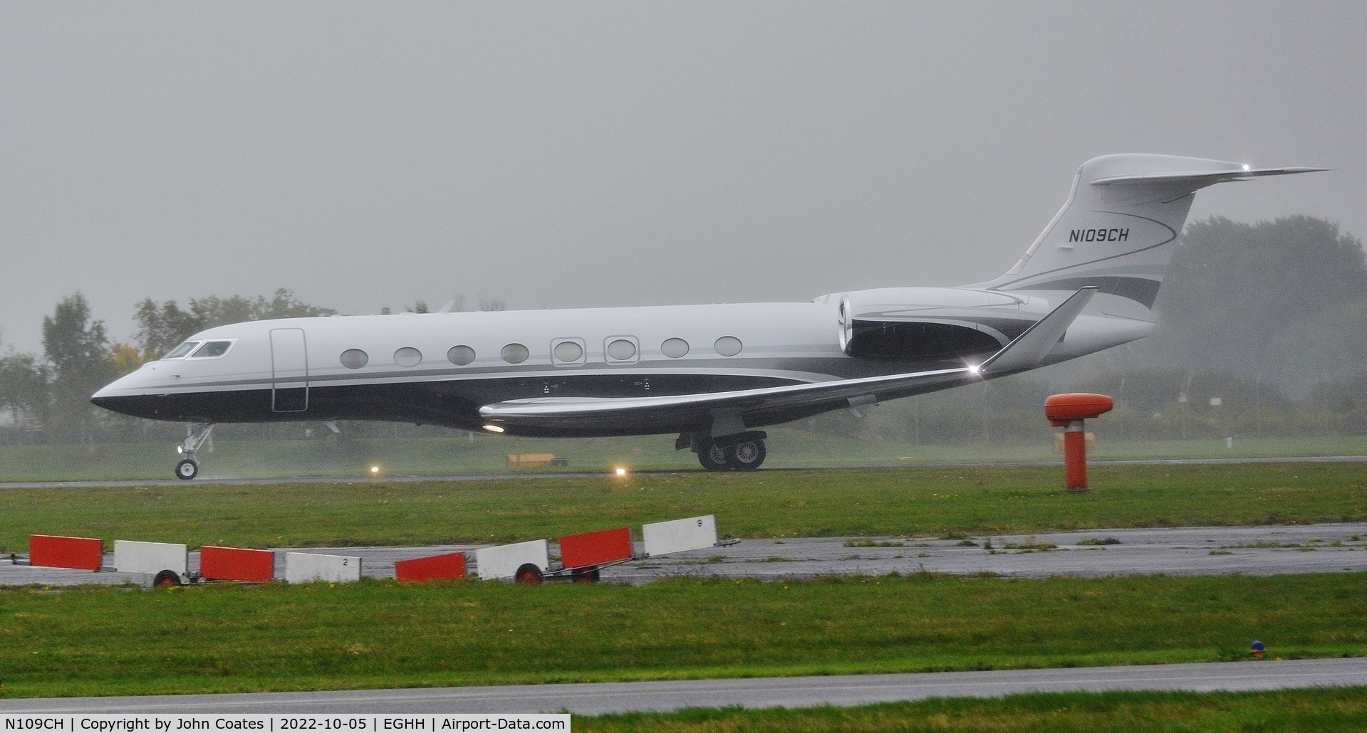 N109CH, Gulfstream G650 ER C/N 6462, Backtracking on arrival in bad weather