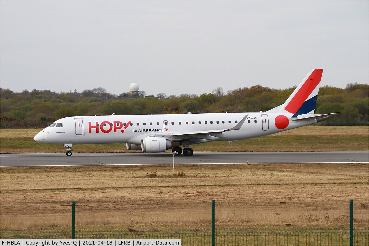 F-HBLA, 2007 Embraer 195LR (ERJ-190-200LR) C/N 19000051, Embraer 195LR, Taxiing rwy 07R, Brest-Bretagne airport (LFRB-BES)