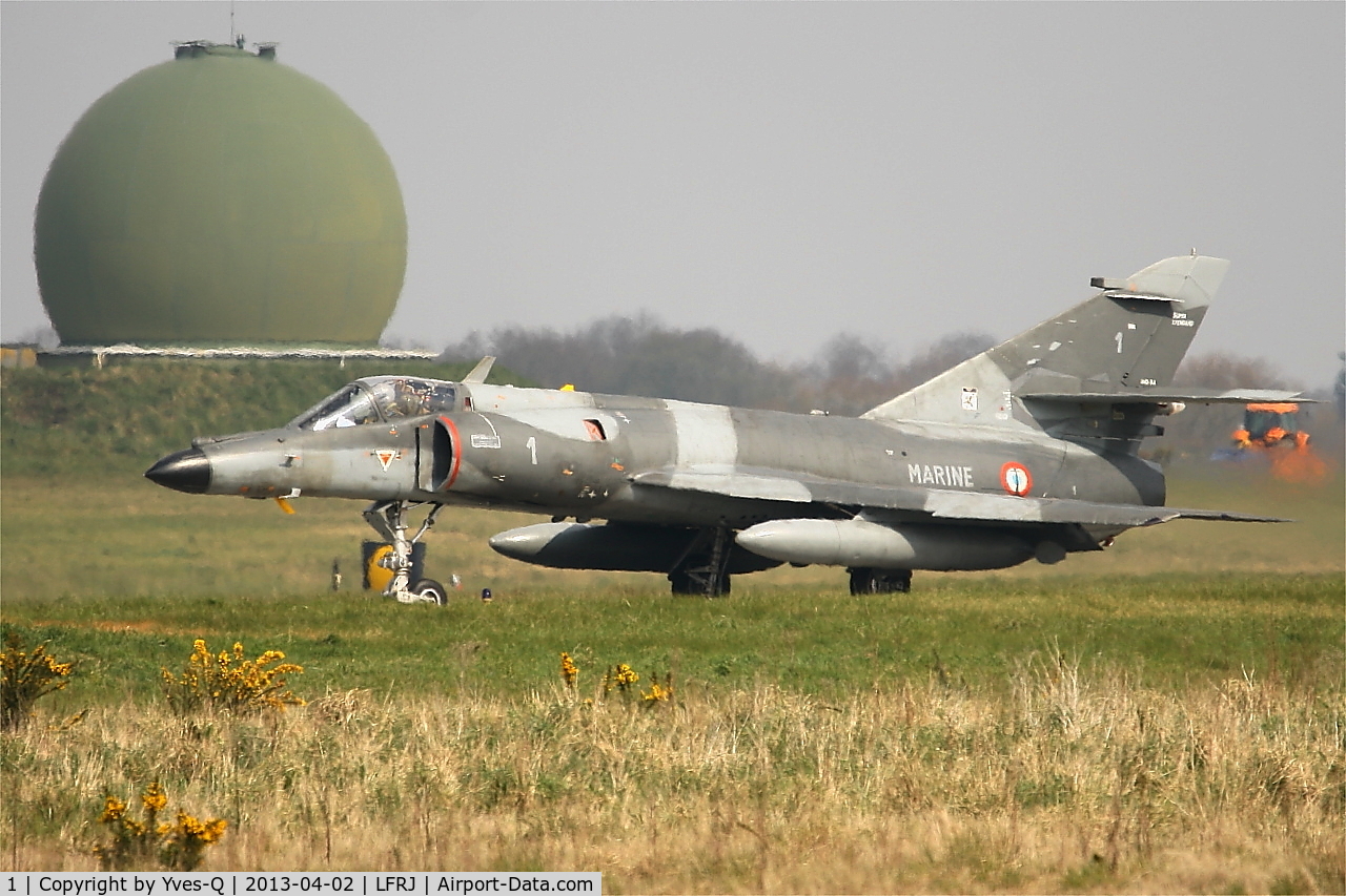 1, Dassault Super Etendard C/N 1, Dassault Super Etendard M (SEM), Taxiing to holding point Rwy 08, Landivisiau Naval Air Base (LFRJ)