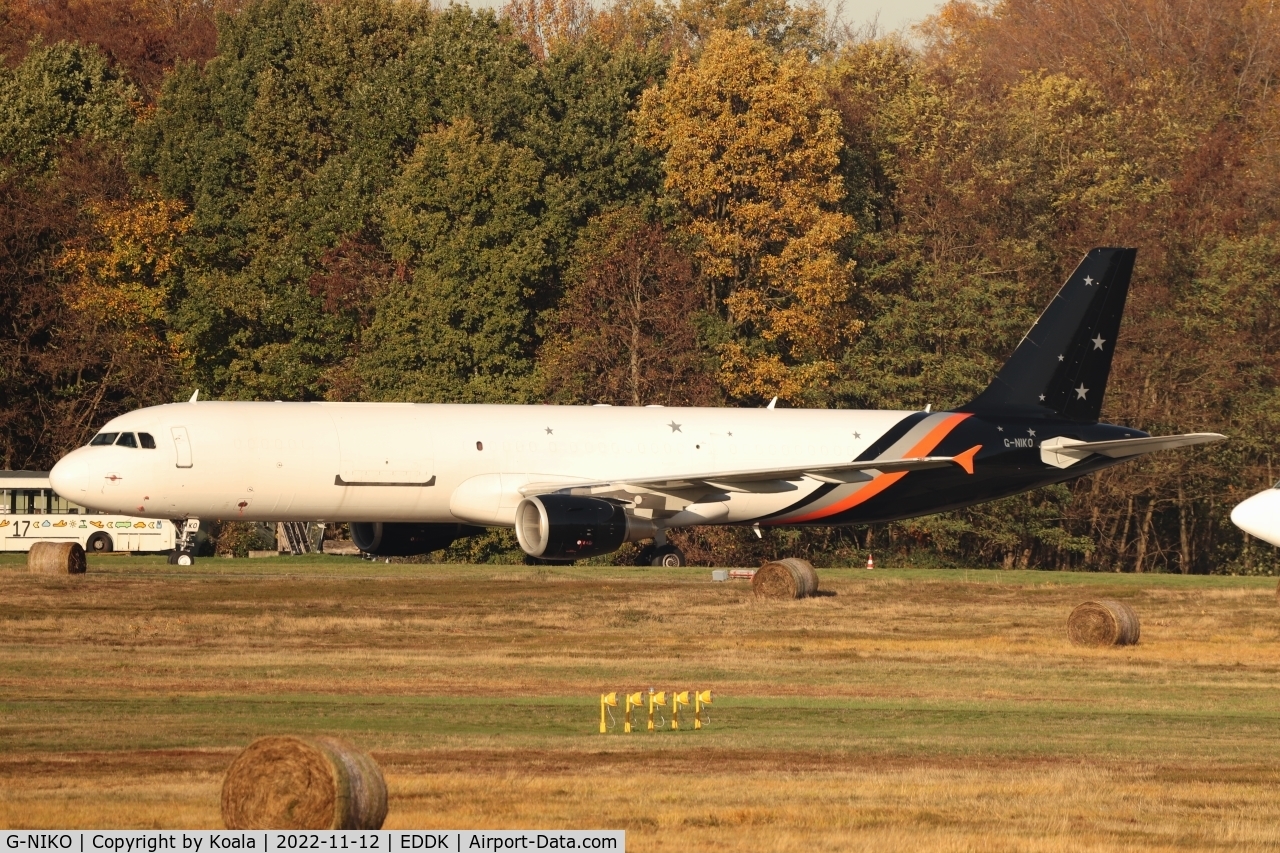 G-NIKO, 2000 Airbus A321-211 C/N 1250, Resting near runway 24.