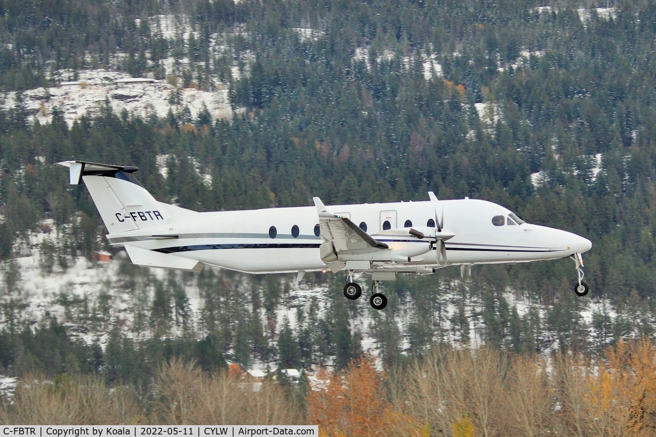 C-FBTR, 1997 Beech 1900D C/N UE-303, First pic in the database. Arrival from Trail (YZZ).
