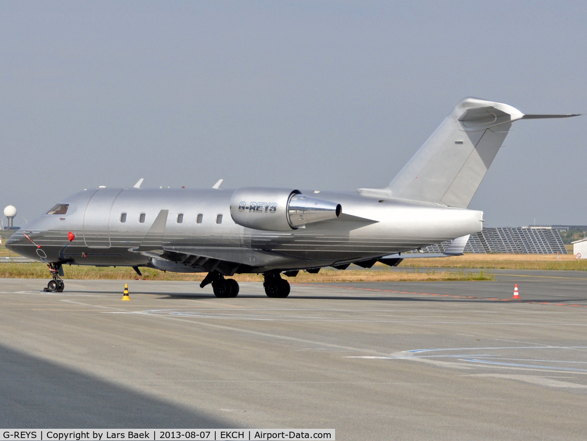 G-REYS, 2000 Bombardier Challenger 604 (CL-600-2B16) C/N 5467, Parked