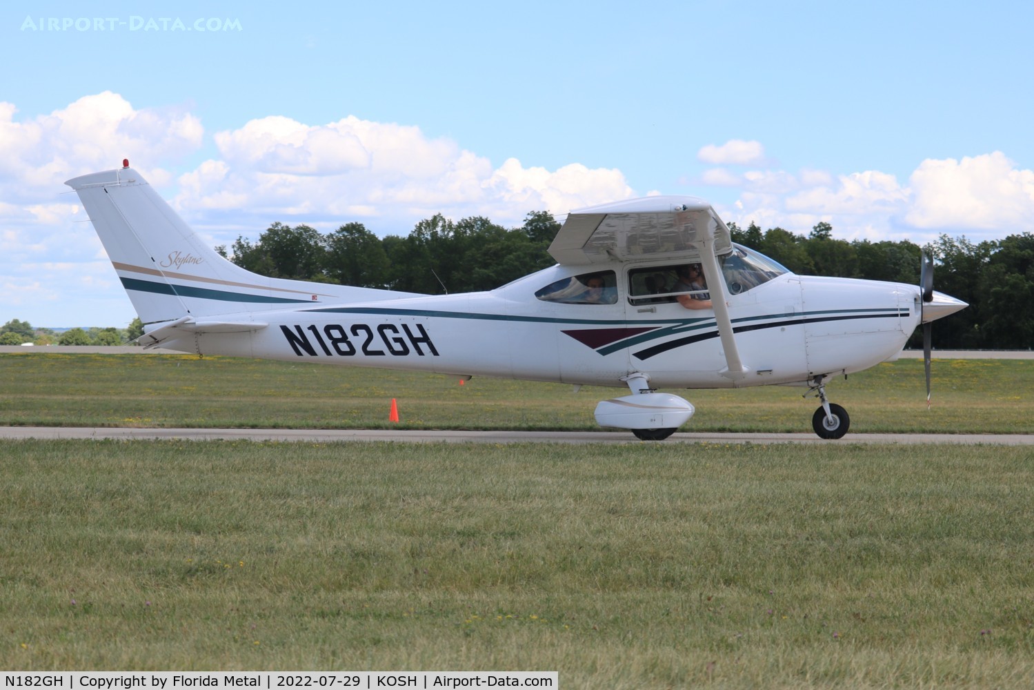 N182GH, 1998 Cessna 182S Skylane C/N 18280003, OSH 2022