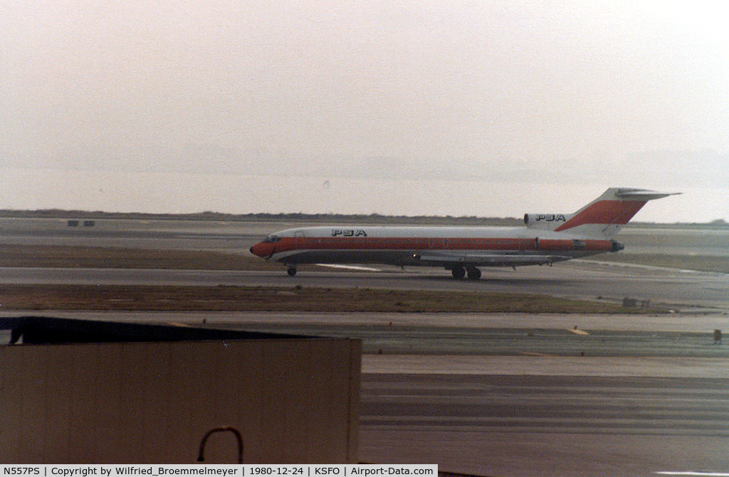 N557PS, 1979 Boeing B727-214 C/N 21691, From Observer deck at SFO.