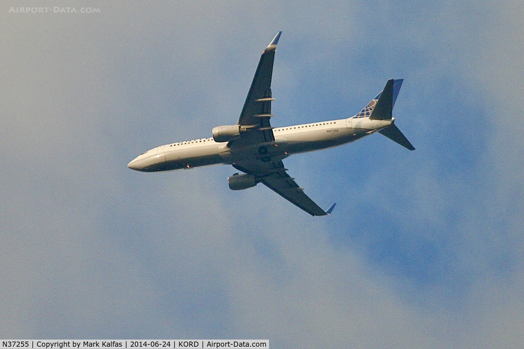 N37255, 2000 Boeing 737-824 C/N 30610, United B738, N37255 on approach to ORD