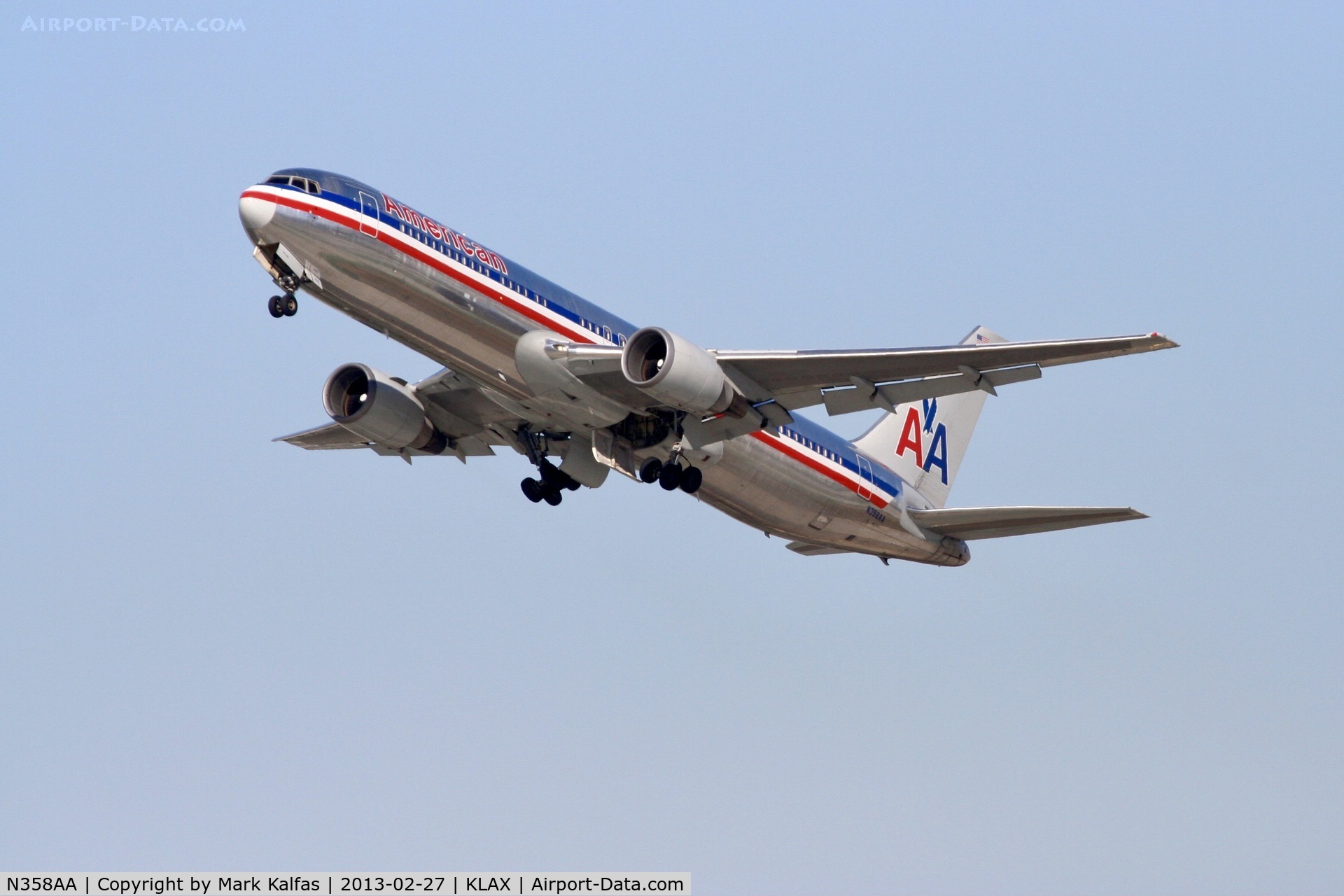 N358AA, 1988 Boeing 767-323 C/N 24039, American B763, N358AA departing 25R LAX