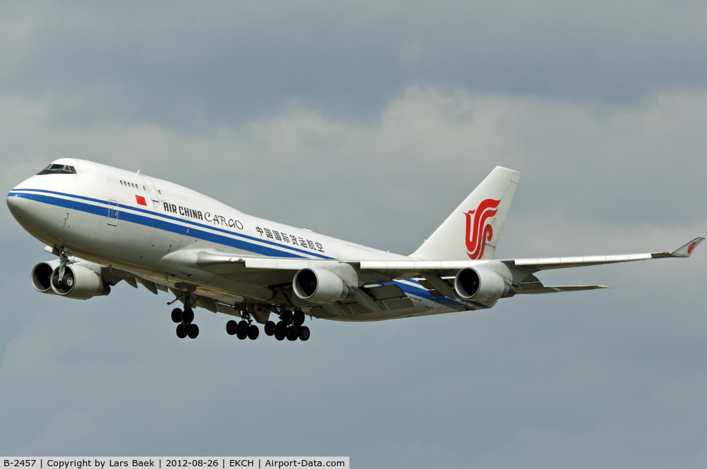 B-2457, 2002 Boeing 747-412/BCF C/N 27067, RWY22L