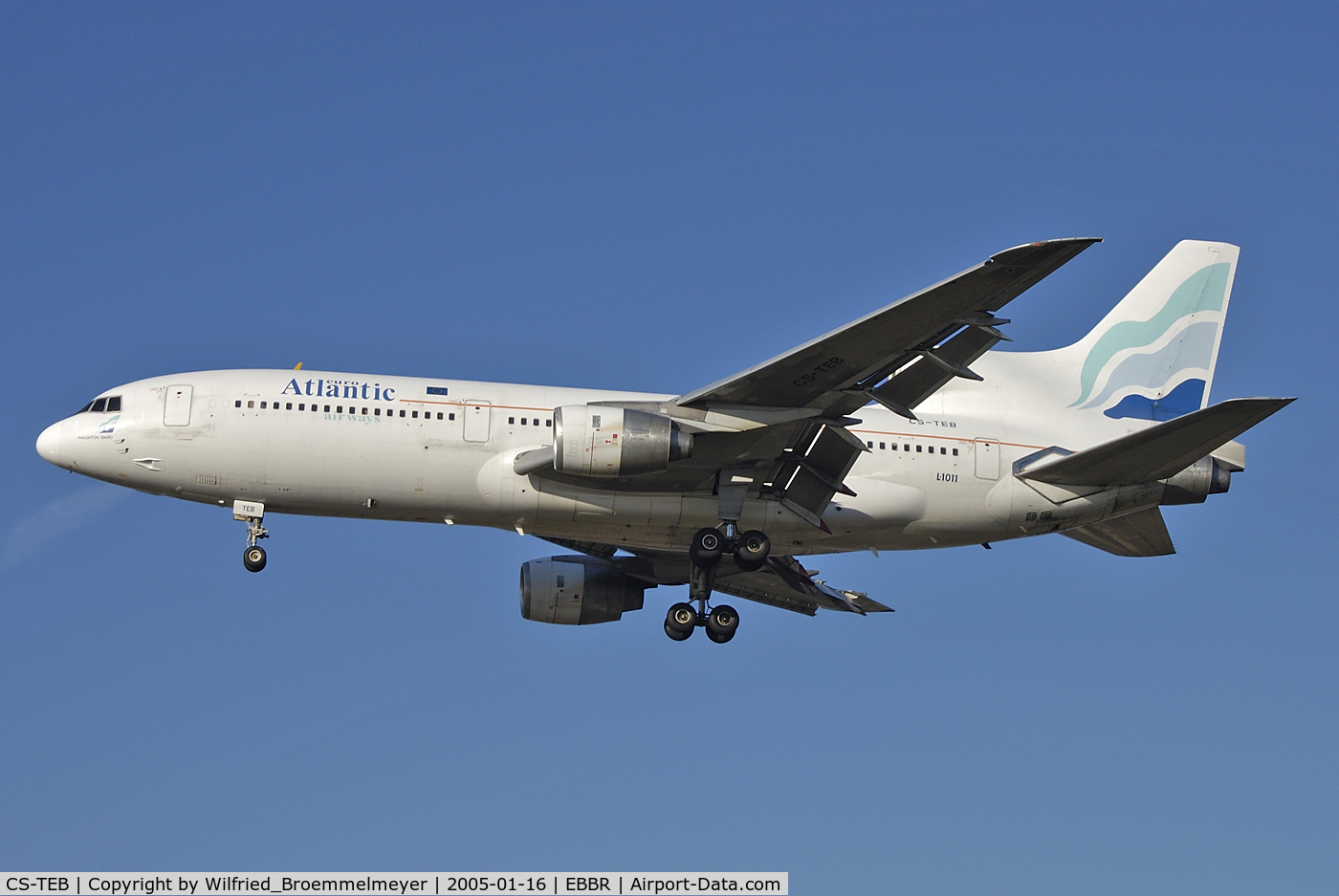 CS-TEB, 1983 Lockheed L-1011-500 TriStar C/N 1240, Approach to Runway 25R.