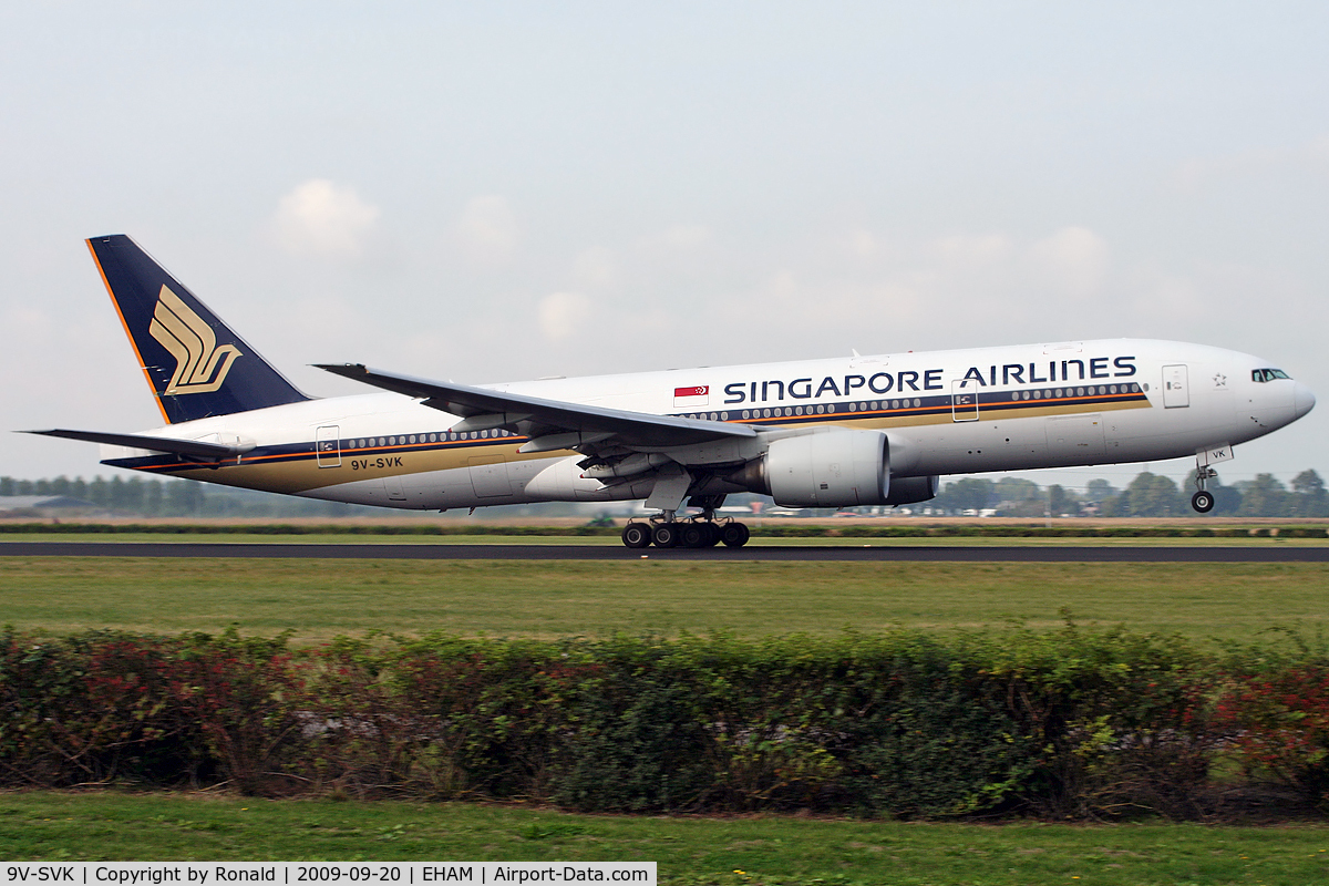 9V-SVK, 2002 Boeing 777-212/ER C/N 28520, at spl