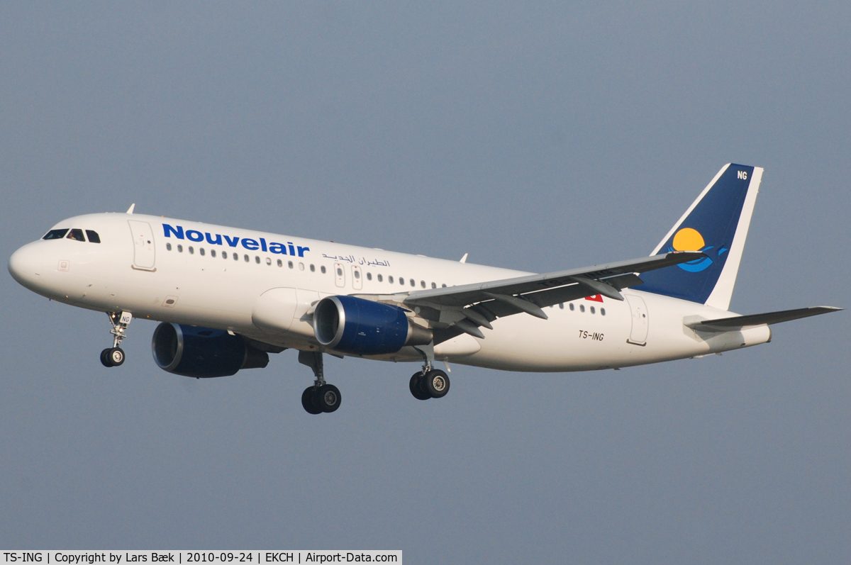 TS-ING, 1990 Airbus A320-211 C/N 140, RWY22L