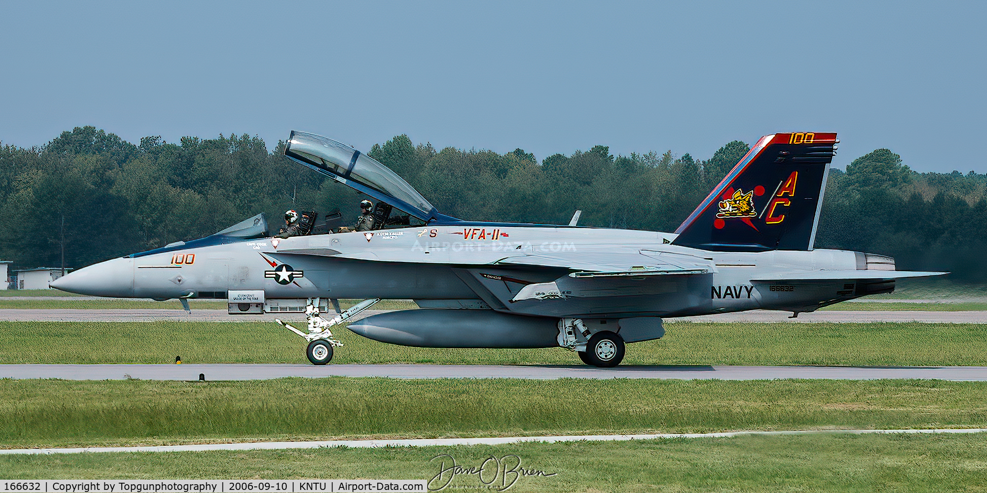 166632, Boeing F/A-18F Super Hornet C/N F125, VFA-11 CO bird off the main runway