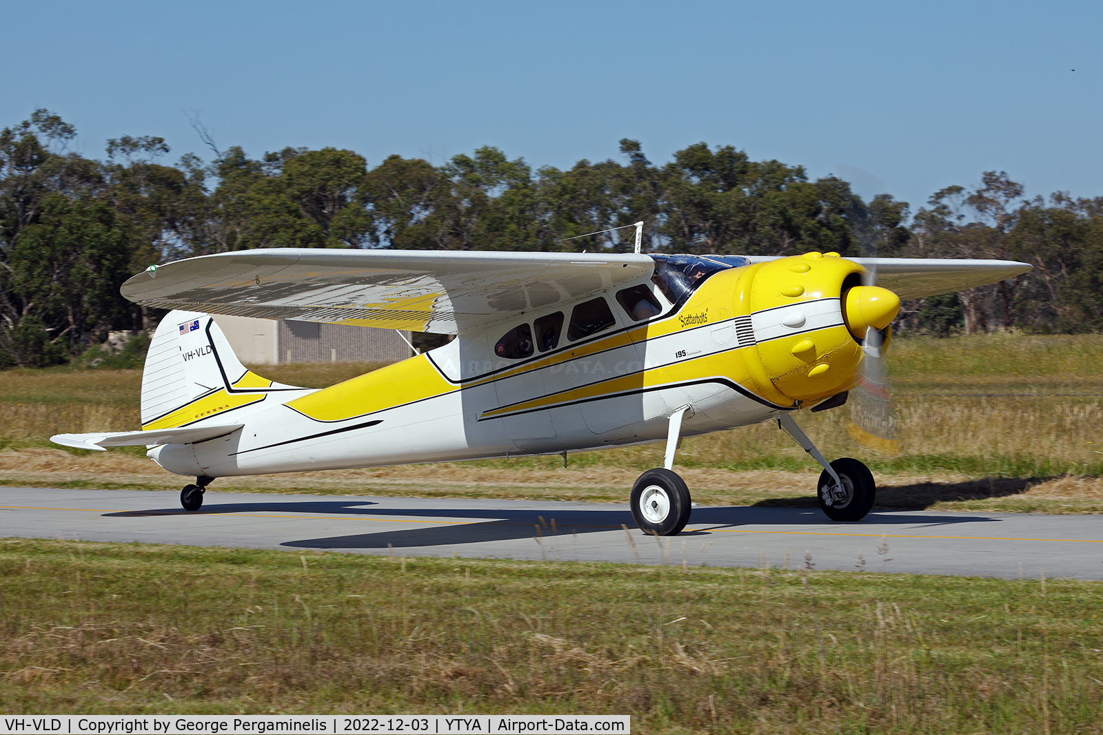 VH-VLD, 1953 Cessna 195B Businessliner C/N 16111, Antique Aeroplane Assn of Australia Christmas toy run.