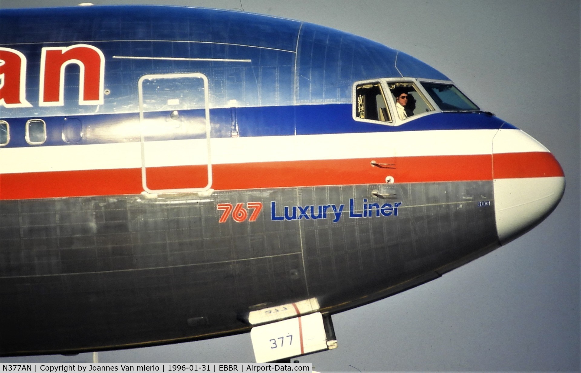 N377AN, 1992 Boeing 767-323 C/N 25446, Brussels holding rwy 02