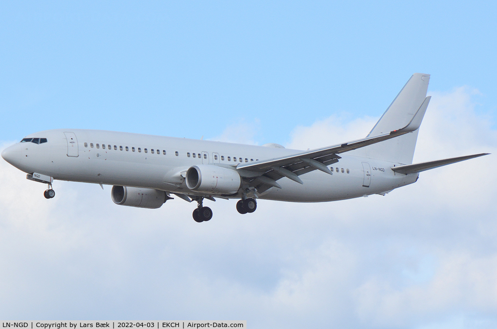 LN-NGD, 2012 Boeing 737-8JP C/N 39049/4161, RWY22L