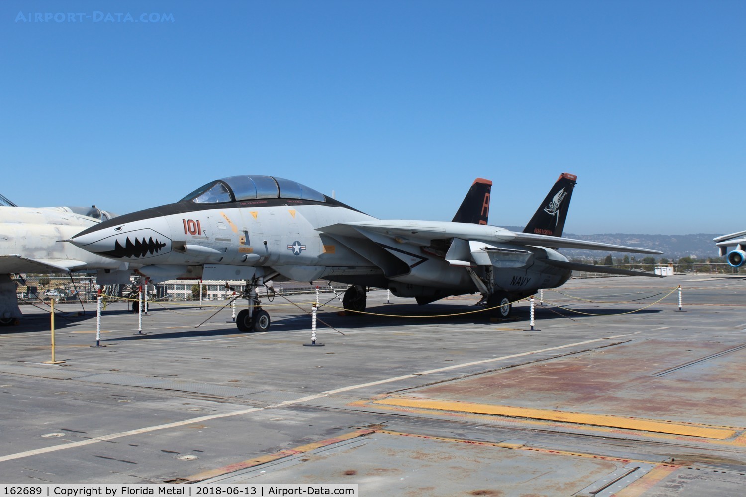 162689, Grumman F-14A Tomcat C/N 535, F-14 zx USS Hornet