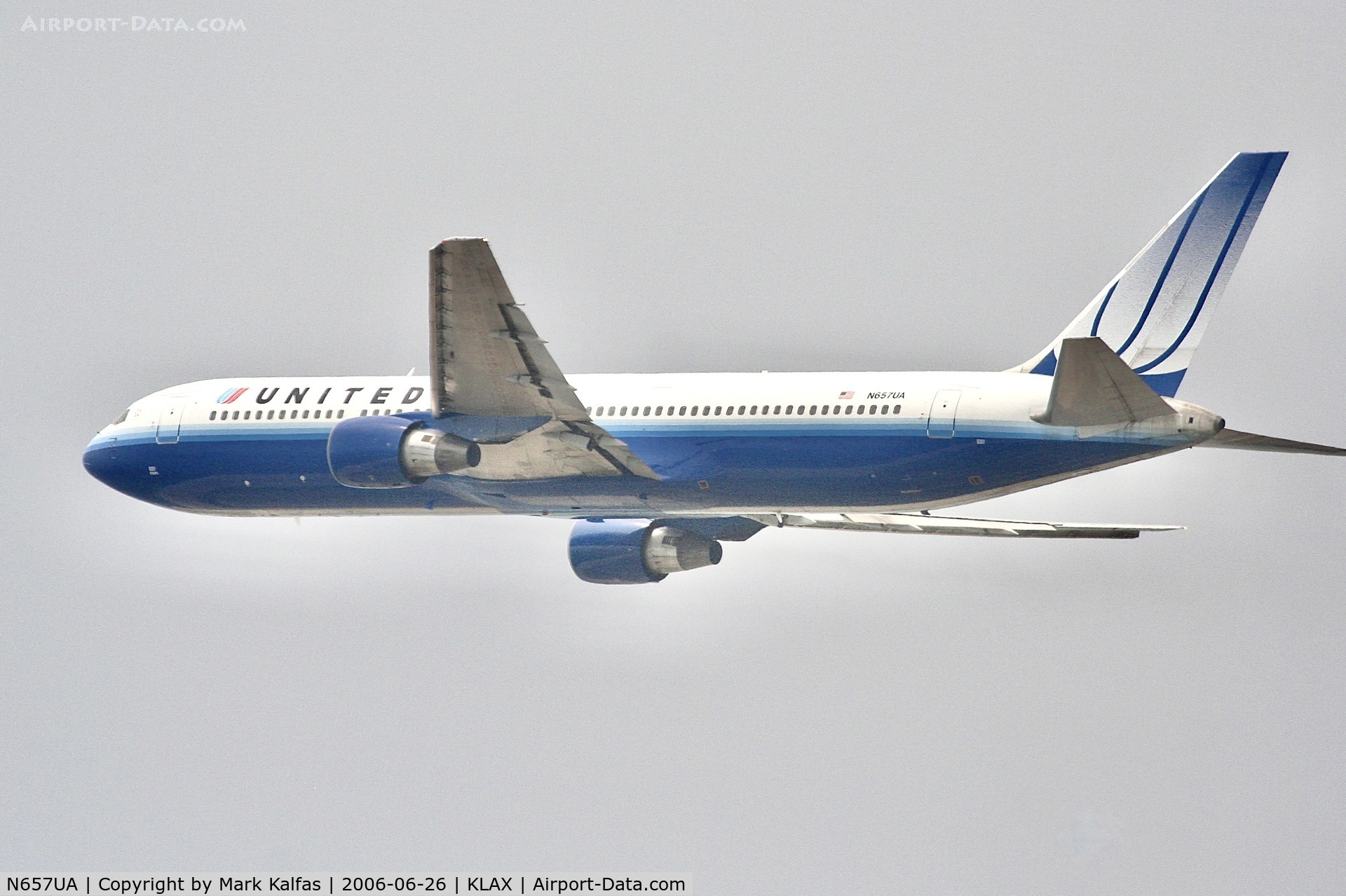 N657UA, 1993 Boeing 767-322 C/N 27112, United Boeing 767-322, N657UA departing 25R LAX