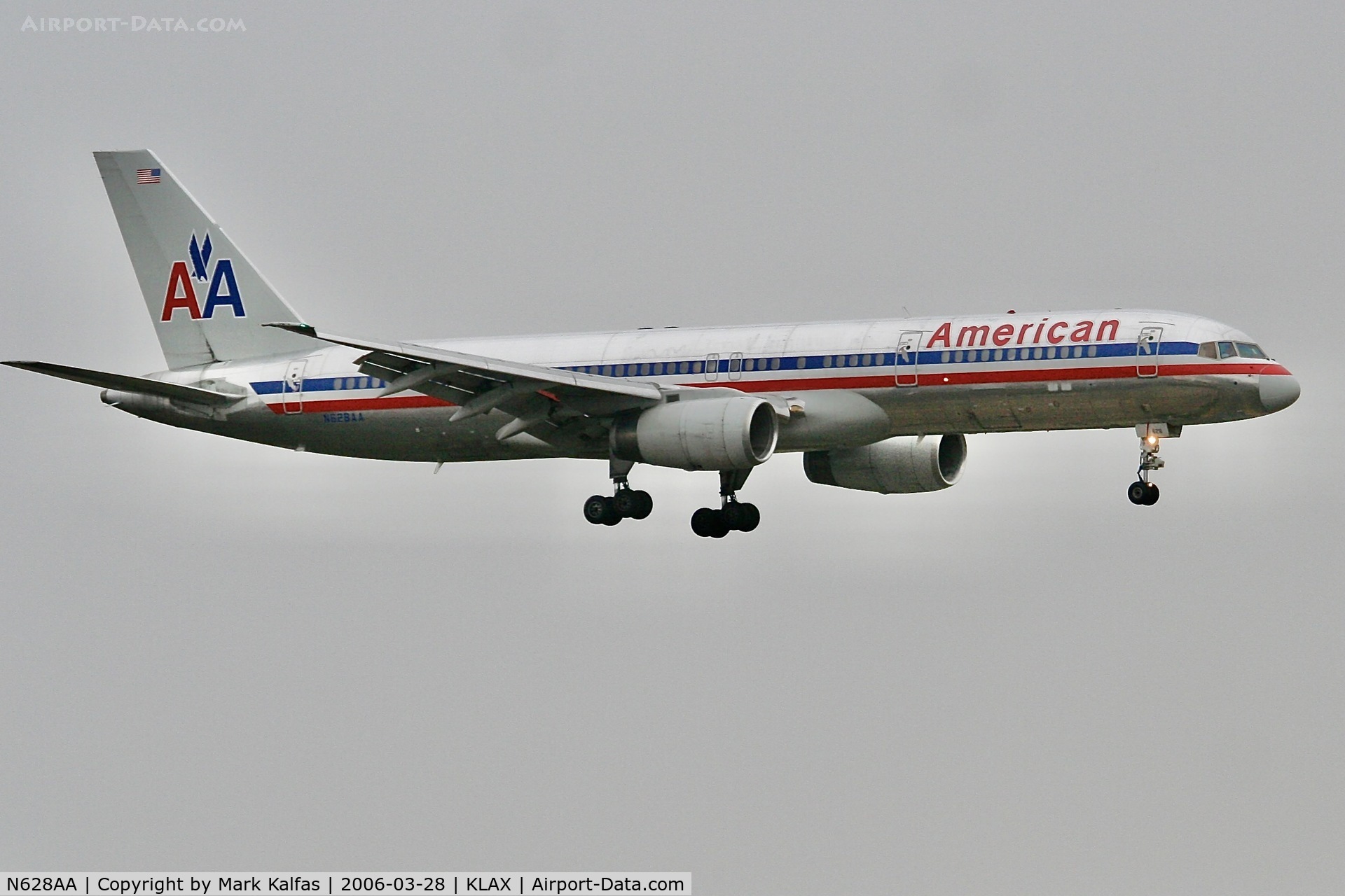 N628AA, 1990 Boeing 757-223 C/N 24586, American Boeing 757-223, N628AA on approach to 7R LAX