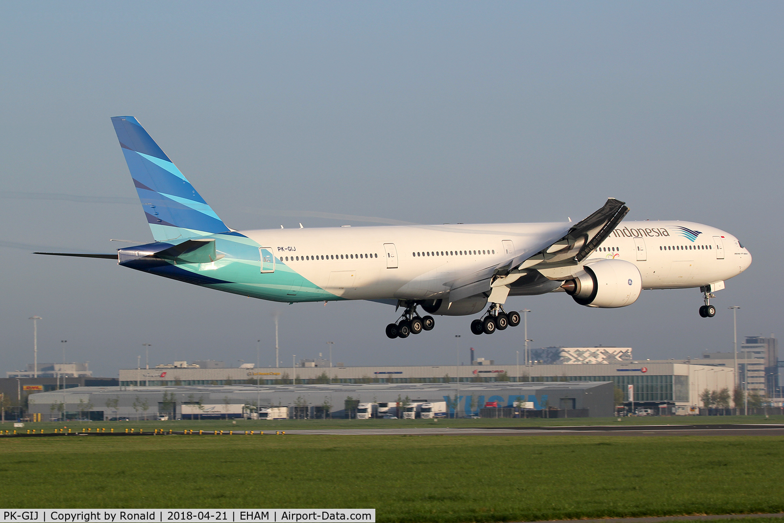 PK-GIJ, 2015 Boeing 777-3U3ER C/N 40072, at spl