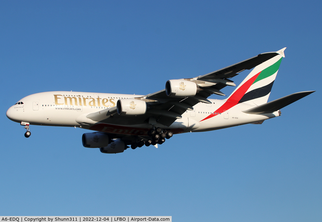 A6-EDQ, 2011 Airbus A380-861 C/N 080, Landing rwy 32L
