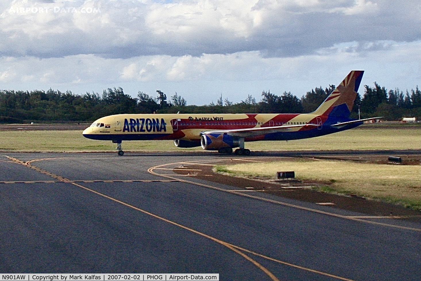 N901AW, 1985 Boeing 757-2S7 C/N 23321, America West Boeing 757-2S7, N901AW taxiing out at Kahului, HI