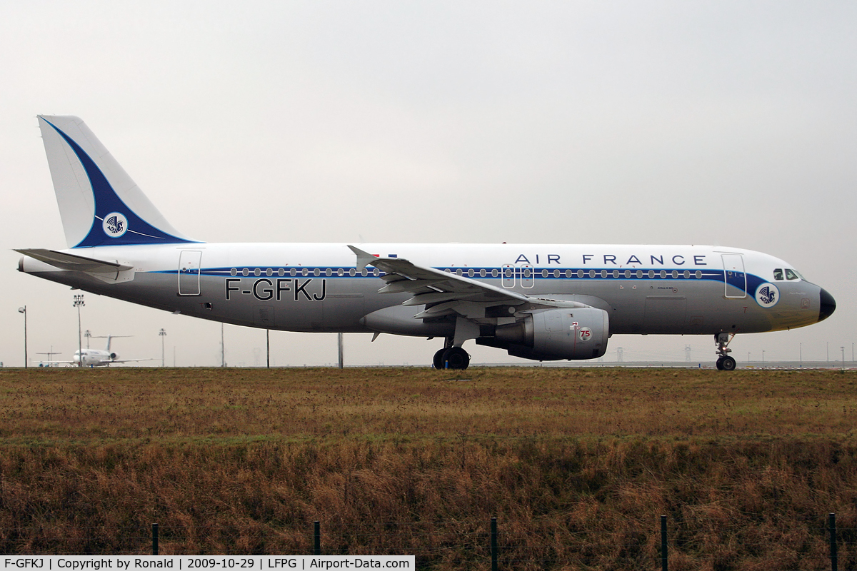 F-GFKJ, 1989 Airbus A320-211 C/N 0063, at cdg