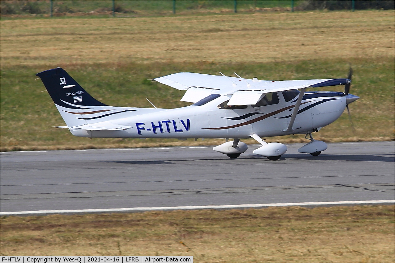 F-HTLV, 2008 Cessna 182T Skylane Skylane C/N 182-82130, Cessna 182T Skylane, Landing rwy 07R, Brest-Bretagne airport (LFRB-BES)