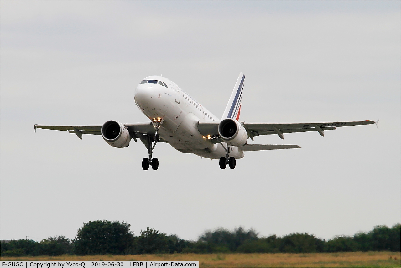 F-GUGO, 2006 Airbus A318-111 C/N 2951, Airbus A318-111, Take off rwy 25L, Brest-Bretagne airport (LFRB-BES)