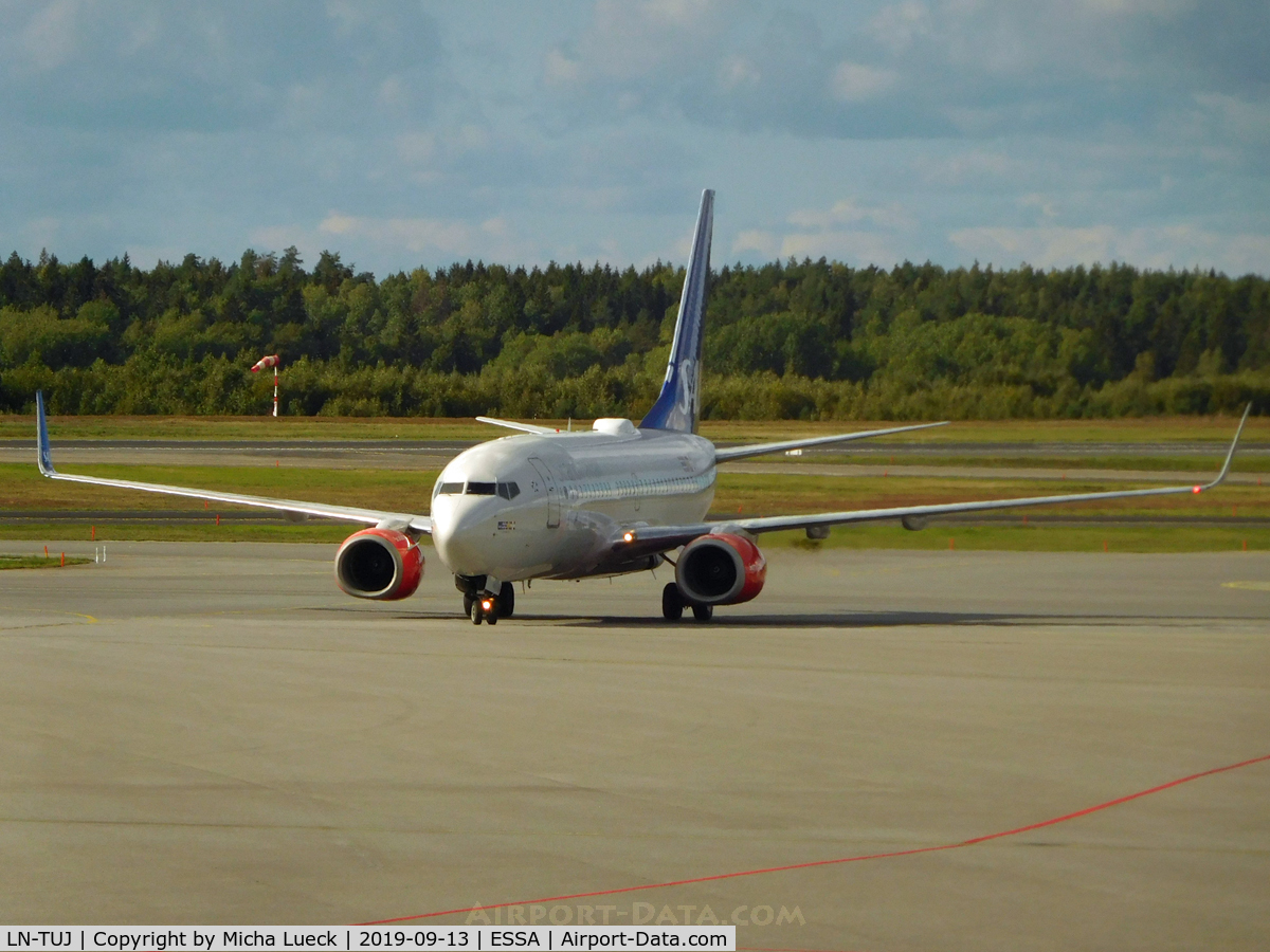 LN-TUJ, 2001 Boeing 737-705 C/N 29095, At Arlanda