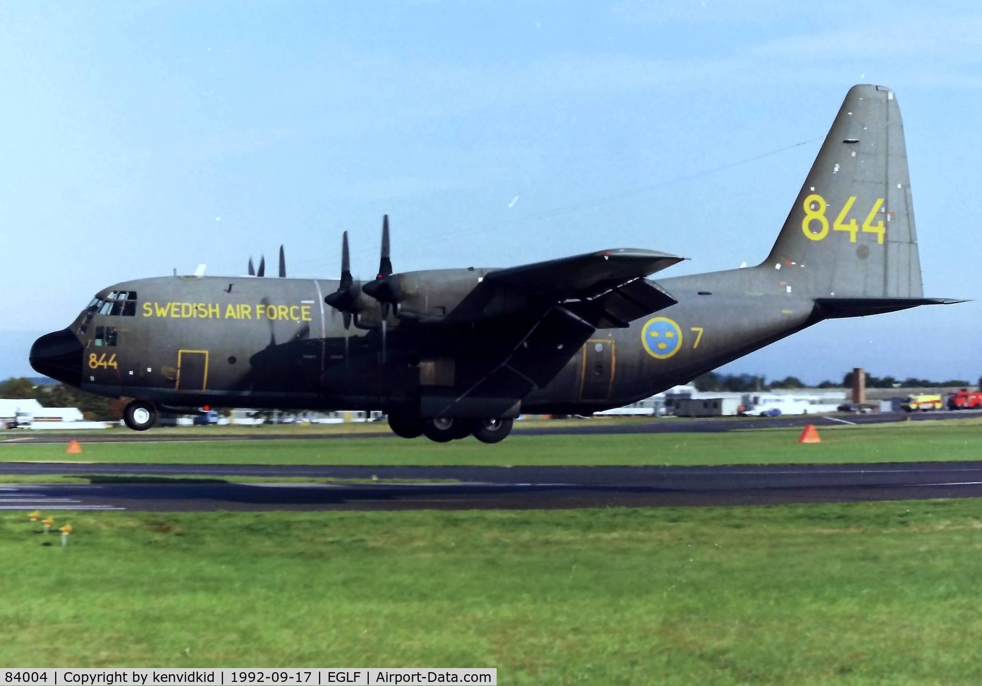 84004, Lockheed C-130H Hercules C/N 382-4881, On short finals to Farnborough after the 1992 Air Show.