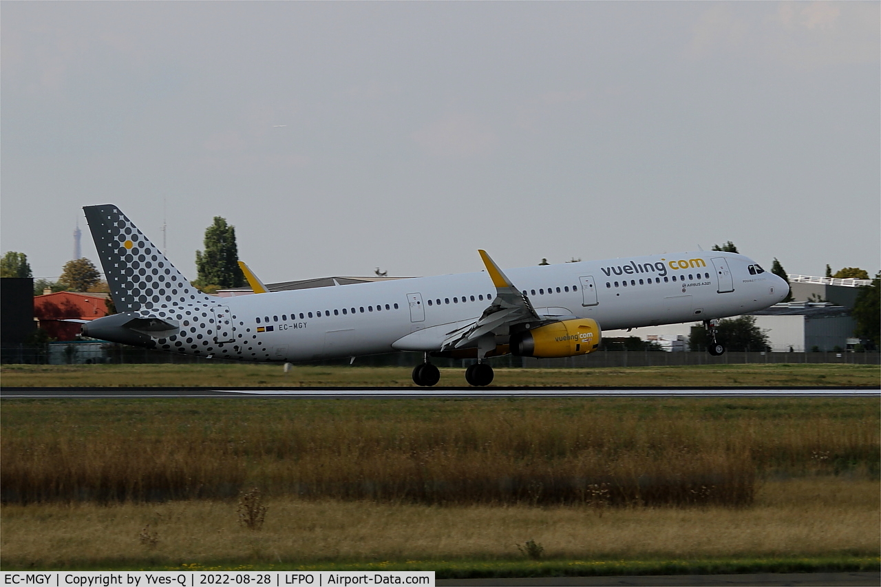 EC-MGY, 2015 Airbus A321-231 C/N 6638, Airbus A321-231, Landing rwy 06, Paris Orly Airport (LFPO-ORY)