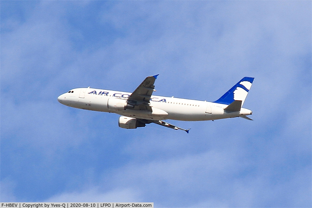 F-HBEV, 2009 Airbus A320-214 C/N 3952, Airbus A320-214, Climbing from rwy 24, Paris Orly airport (LFPO-ORY)