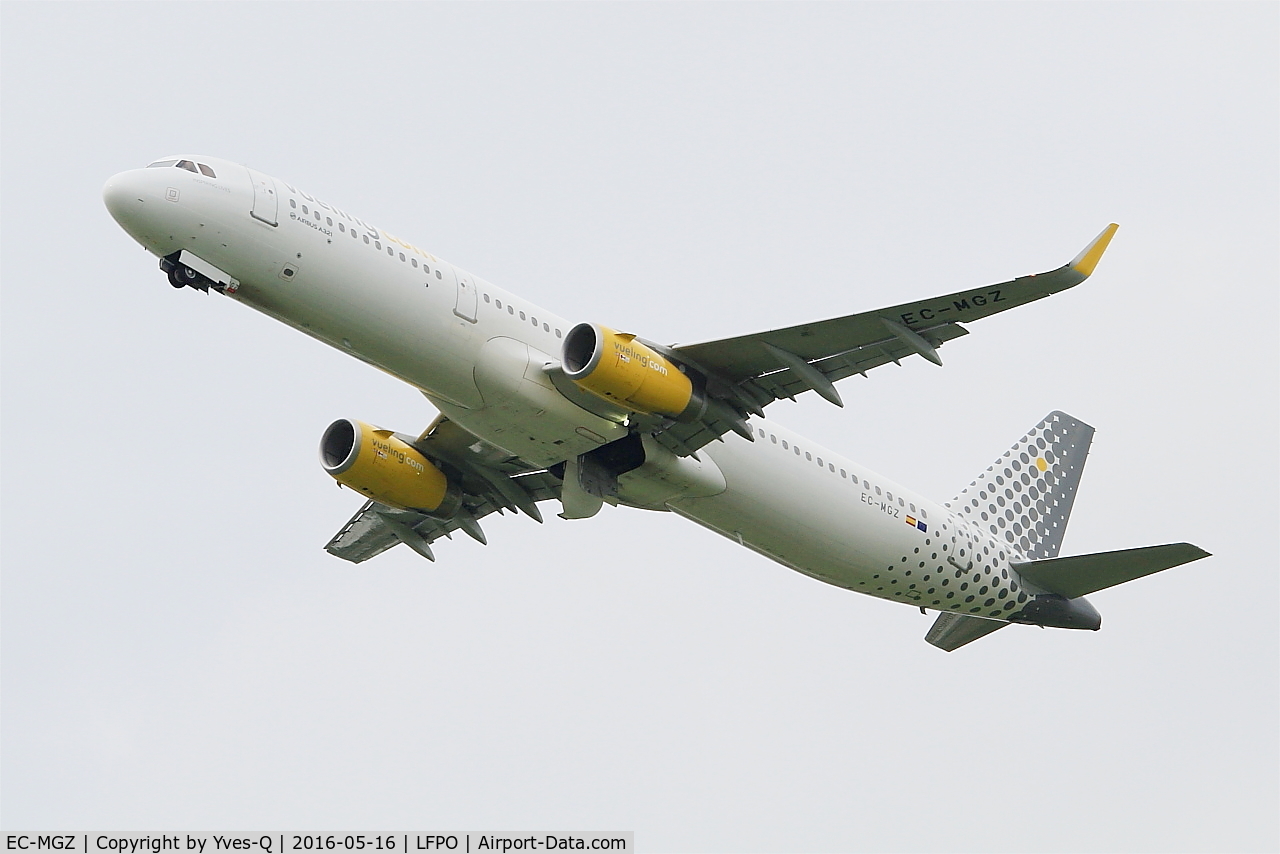 EC-MGZ, 2015 Airbus A321-231 C/N 6660, Airbus A321-231, Climbing from rwy 24, Paris-Orly airport (LFPO-ORY)